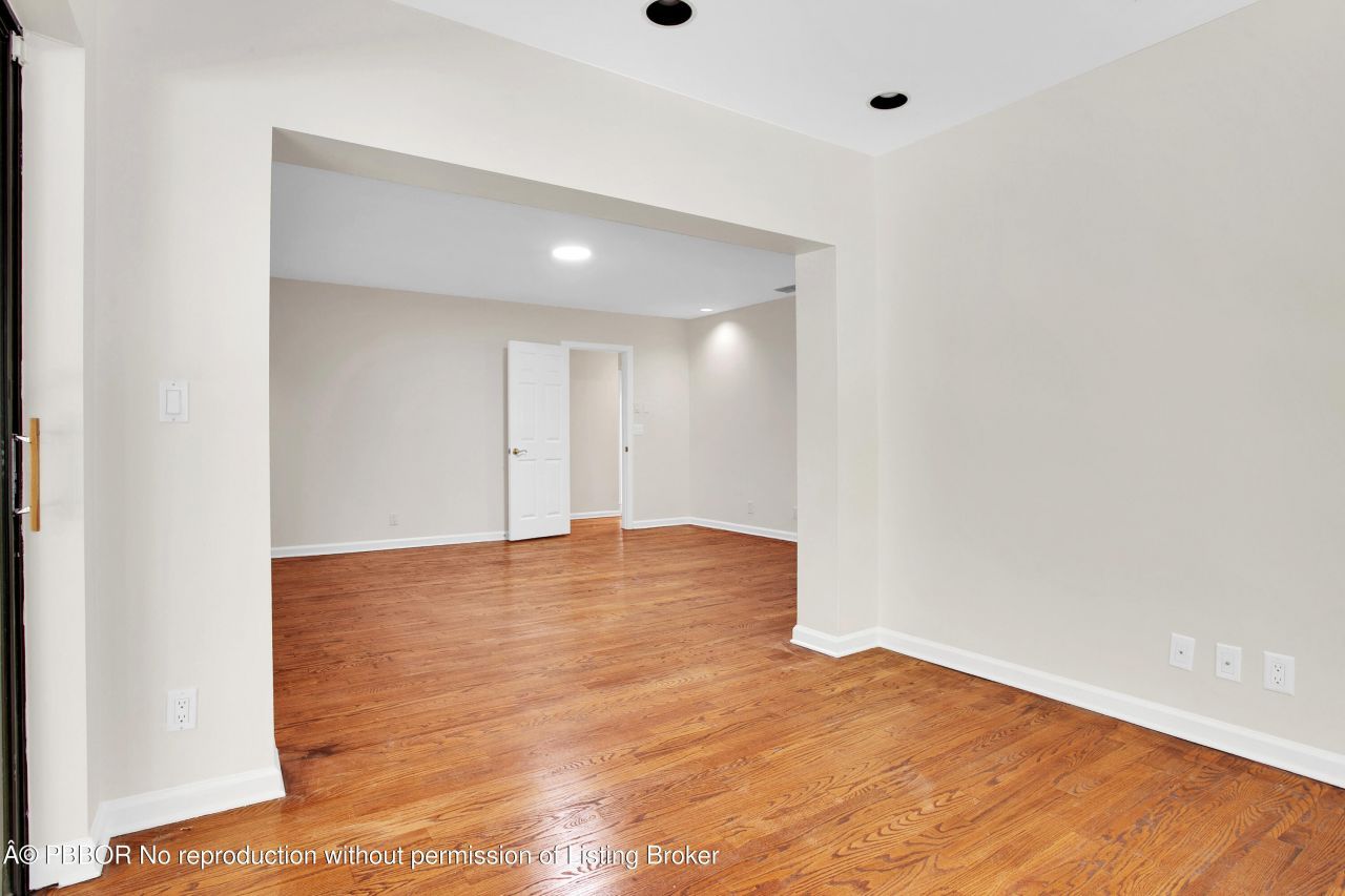 2812 Embassy Drive, West Palm Beach, FL 33401 Photo