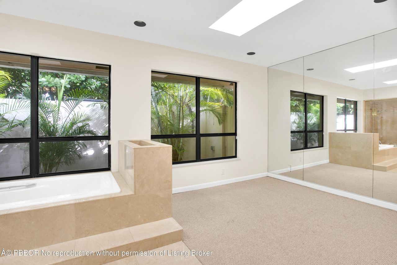 2812 Embassy Drive, West Palm Beach, FL 33401 Photo