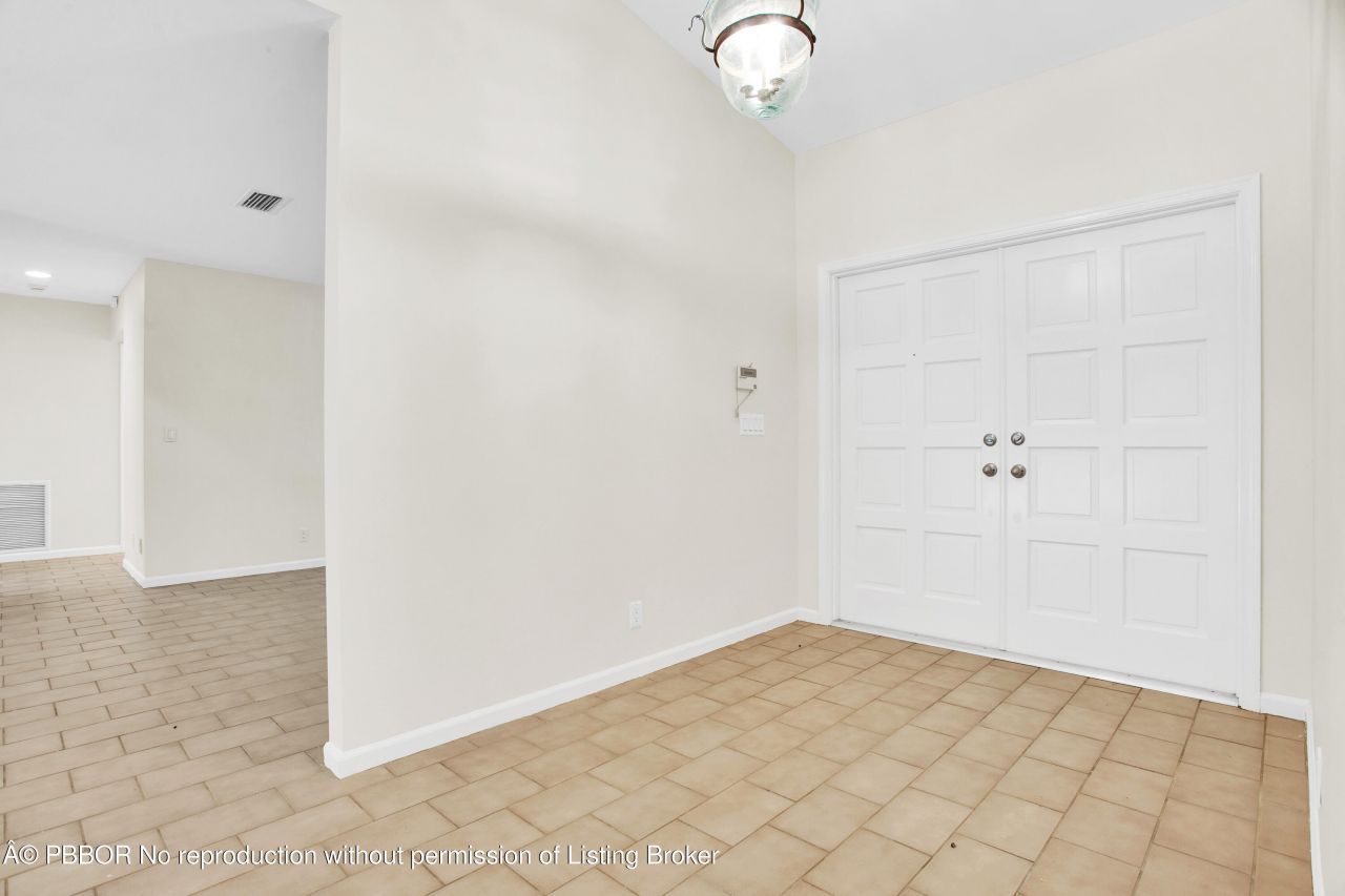 2812 Embassy Drive, West Palm Beach, FL 33401 Photo