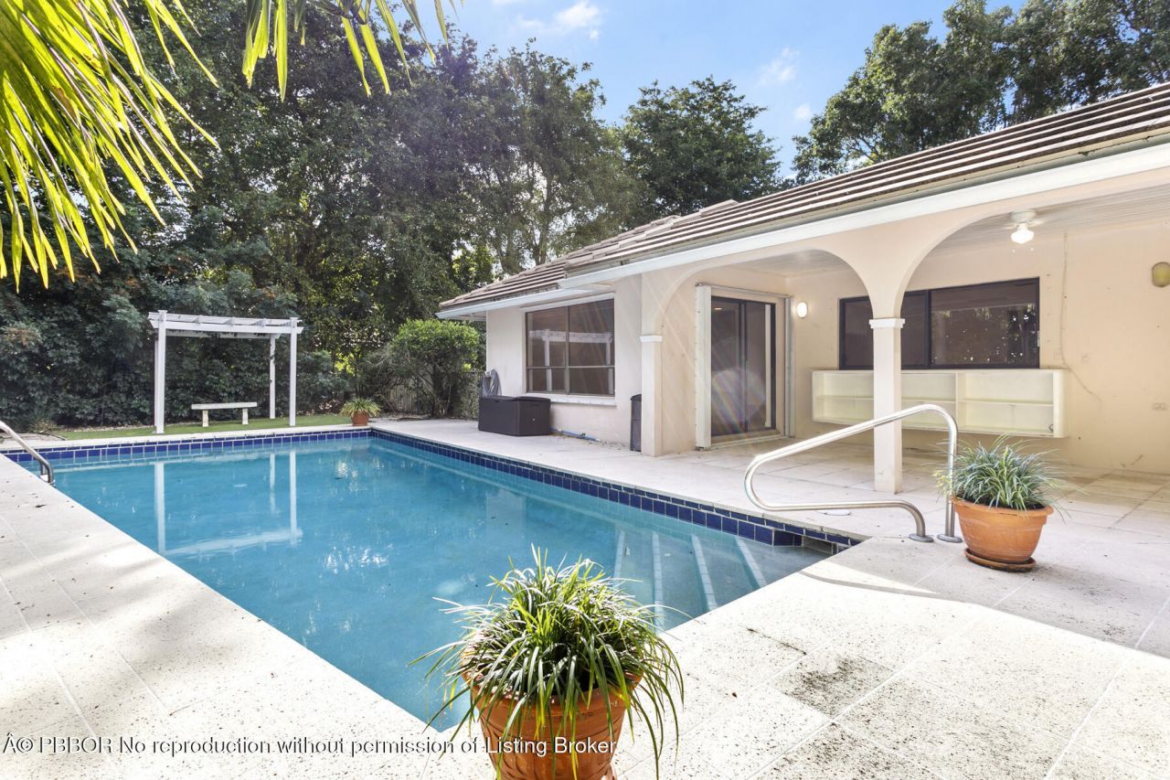 2812 Embassy Drive, West Palm Beach, FL 33401 Photo