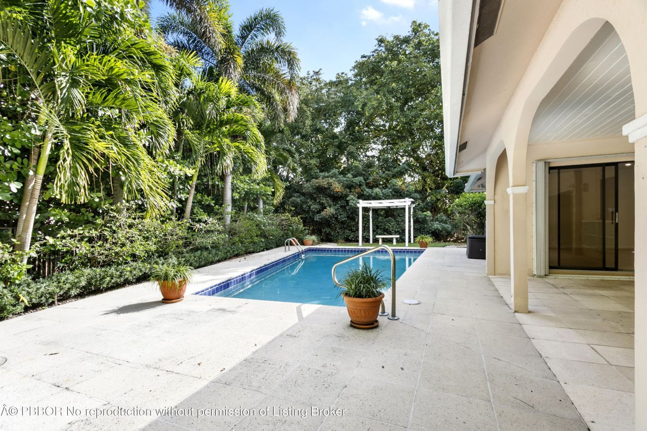 2812 Embassy Drive, West Palm Beach, FL 33401 Photo