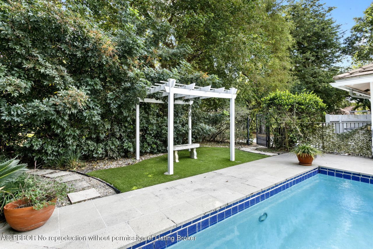 2812 Embassy Drive, West Palm Beach, FL 33401 Photo