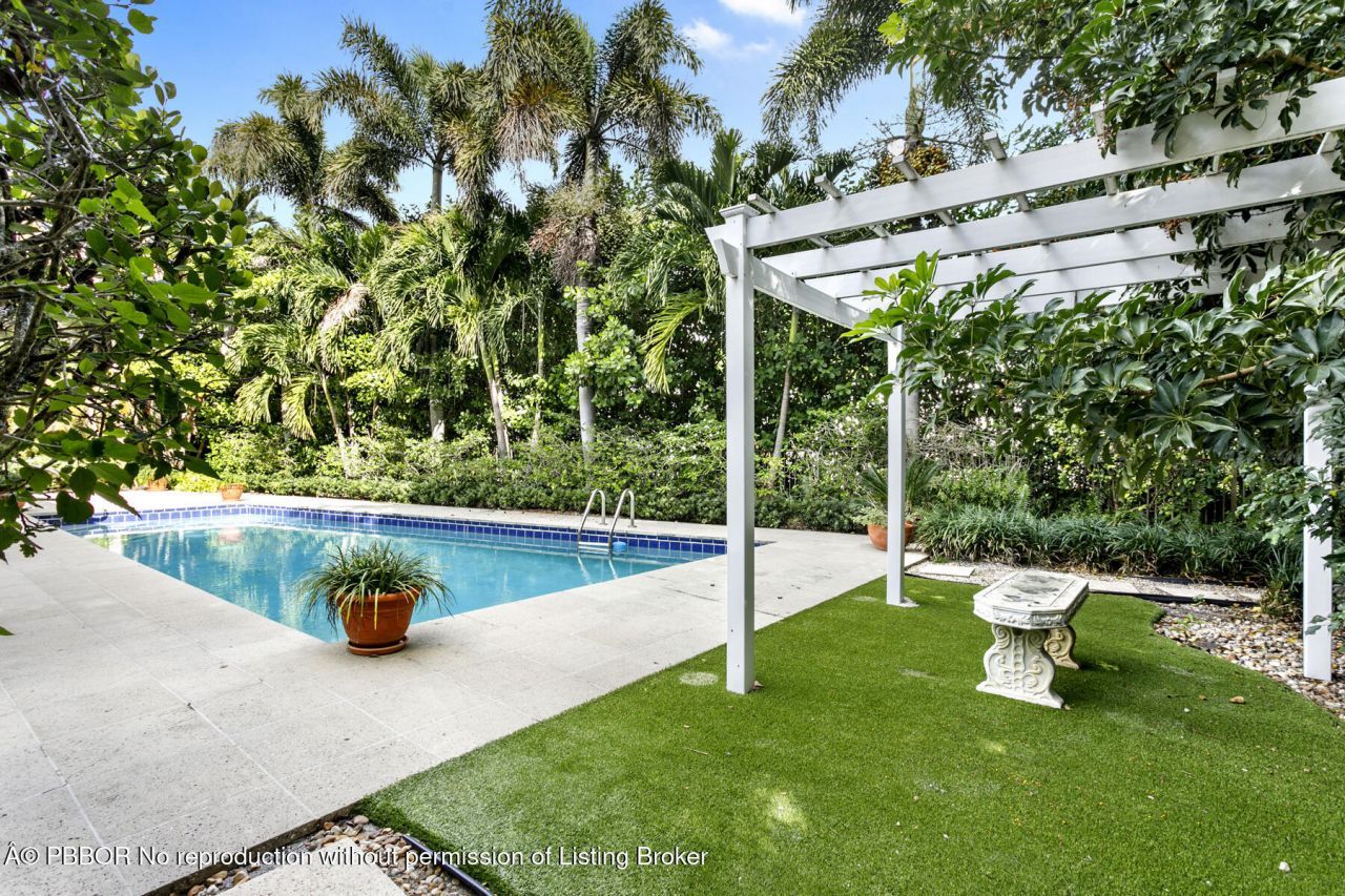 2812 Embassy Drive, West Palm Beach, FL 33401 Photo