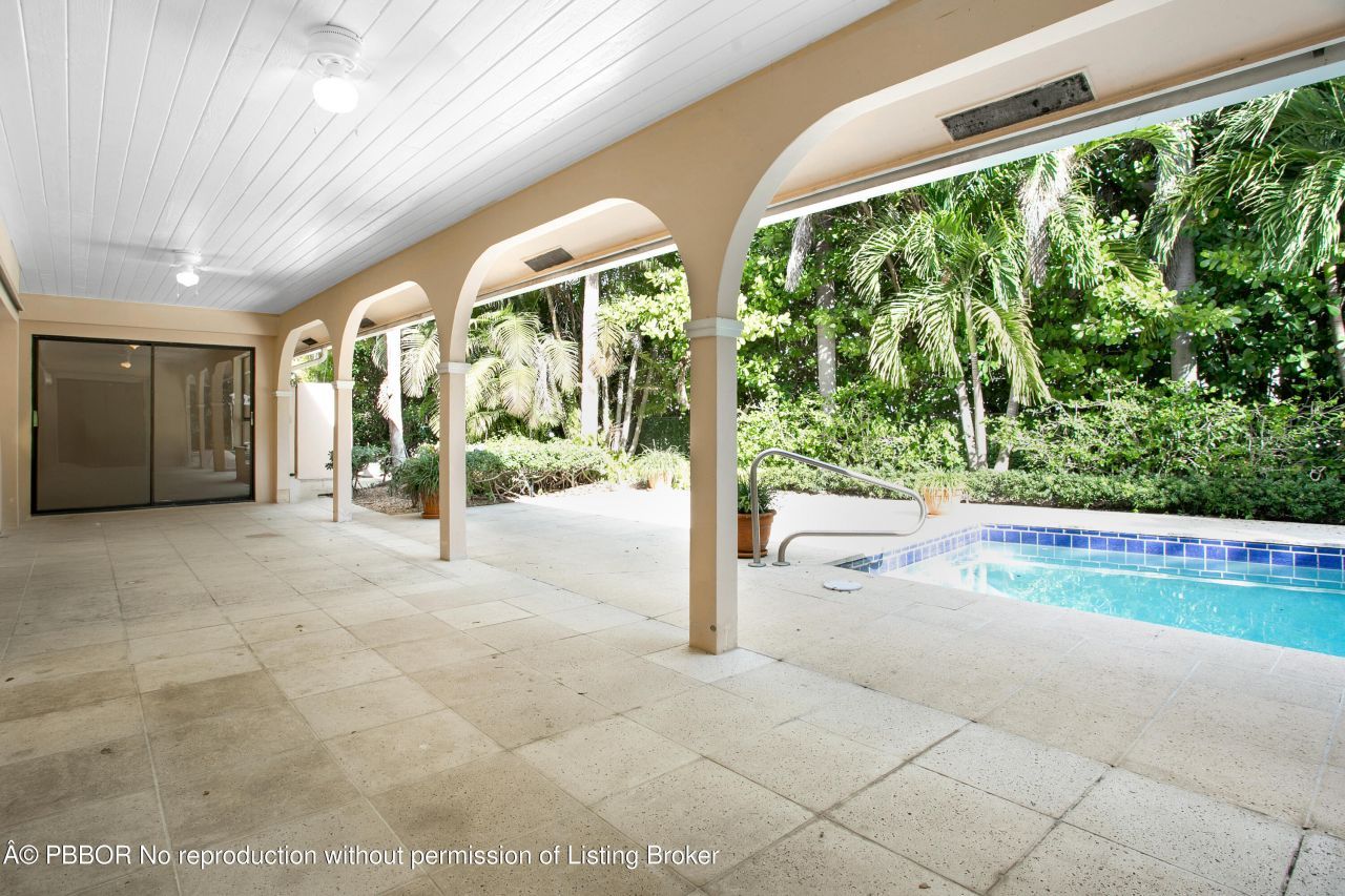 2812 Embassy Drive, West Palm Beach, FL 33401 Photo