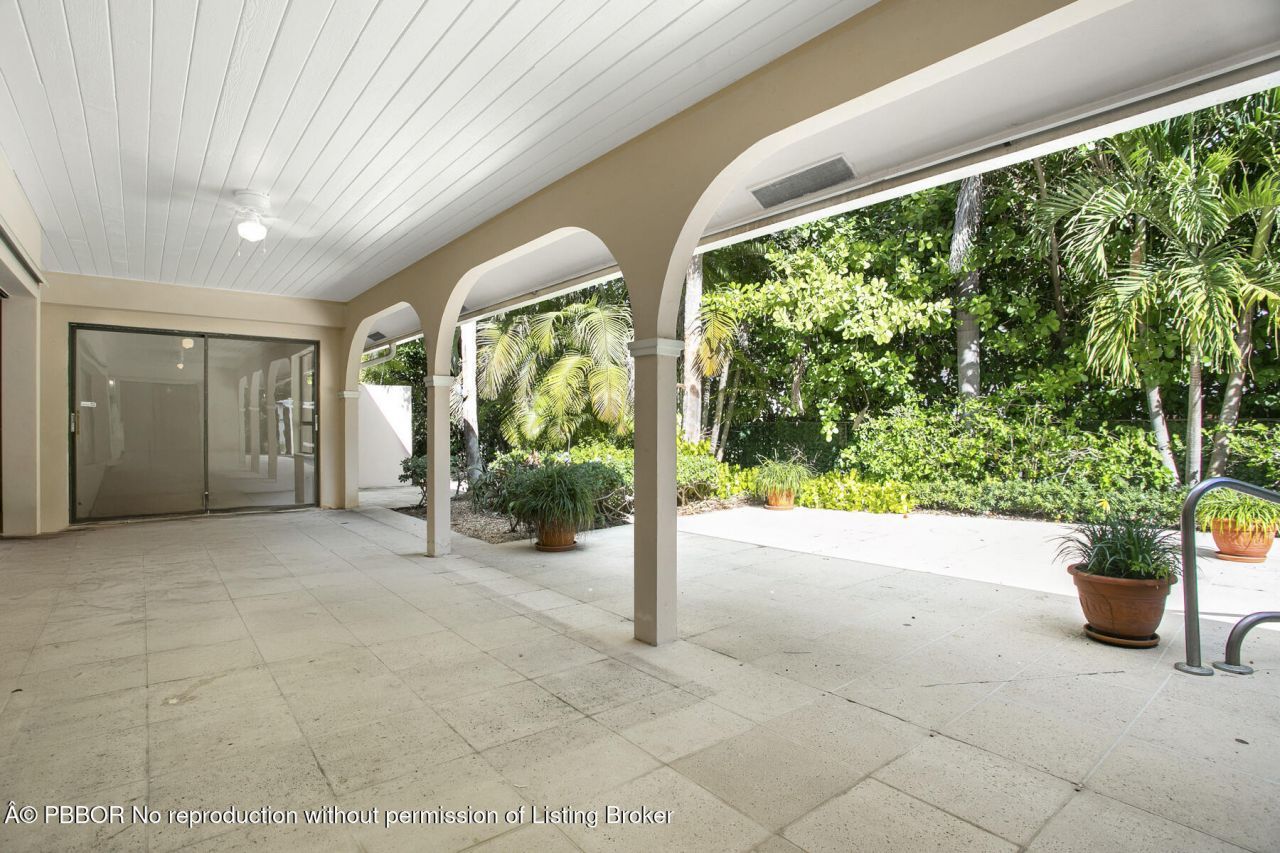 2812 Embassy Drive, West Palm Beach, FL 33401 Photo