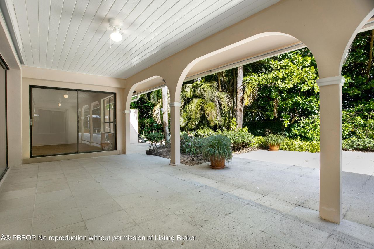 2812 Embassy Drive, West Palm Beach, FL 33401 Photo