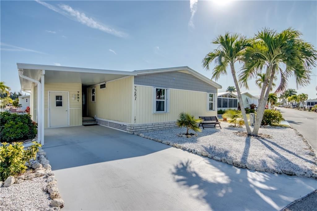 7281 Cobiac Dr, Saint James City, FL 33956 Photo