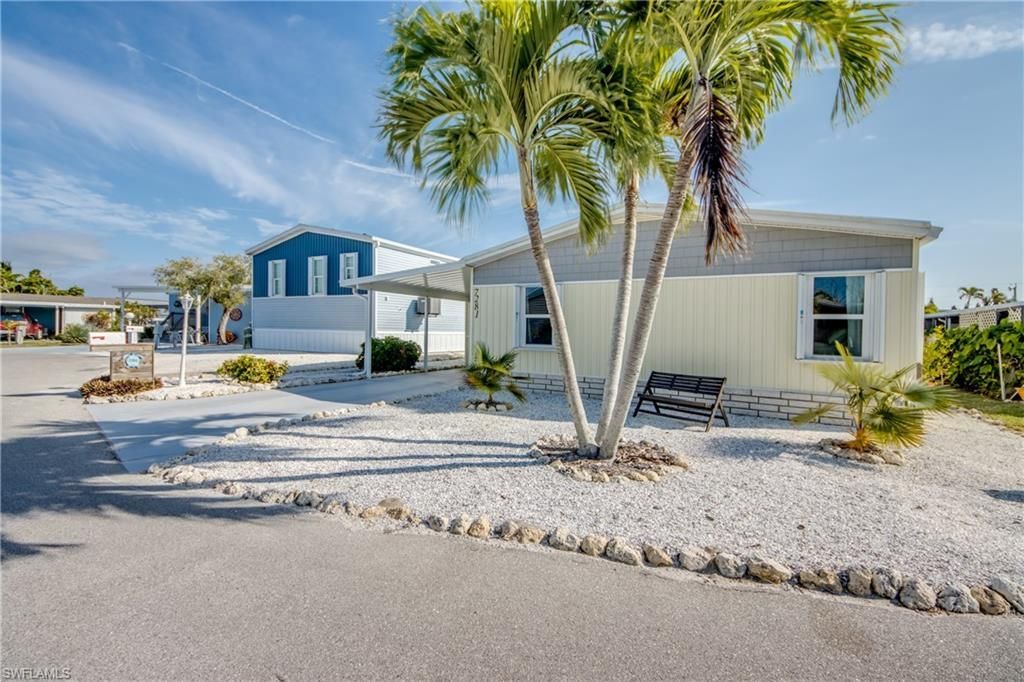 7281 Cobiac Dr, Saint James City, FL 33956 Photo