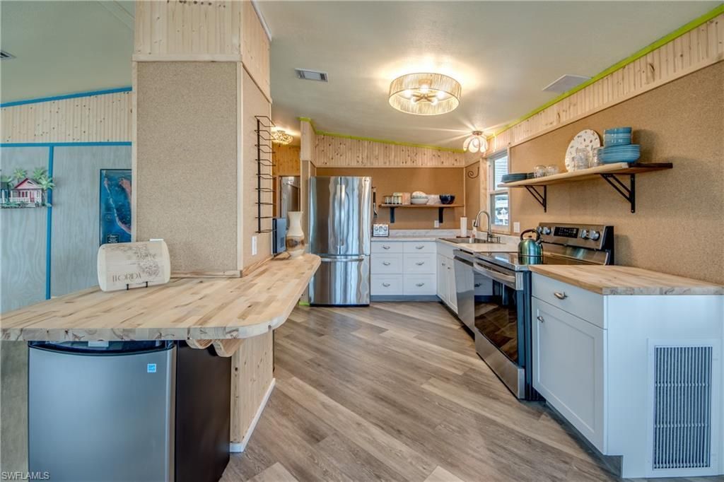 7281 Cobiac Dr, Saint James City, FL 33956 Photo