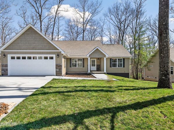 105 Peebles Rd, Crossville, TN 38558