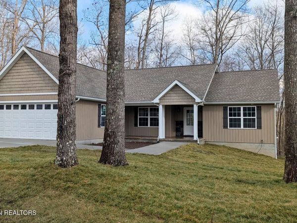 105 Peebles Rd , Crossville, TN 38558