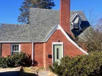 2208 10th ST NW Roanoke, VA 24012