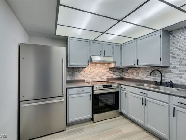 3930 University Center Drive, Unit 301, Las Vegas, NV 89119