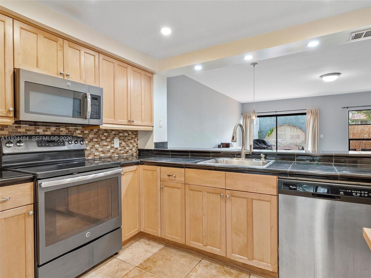 515 NE 38th St, Unit 10, Miami, FL 33137 Photo