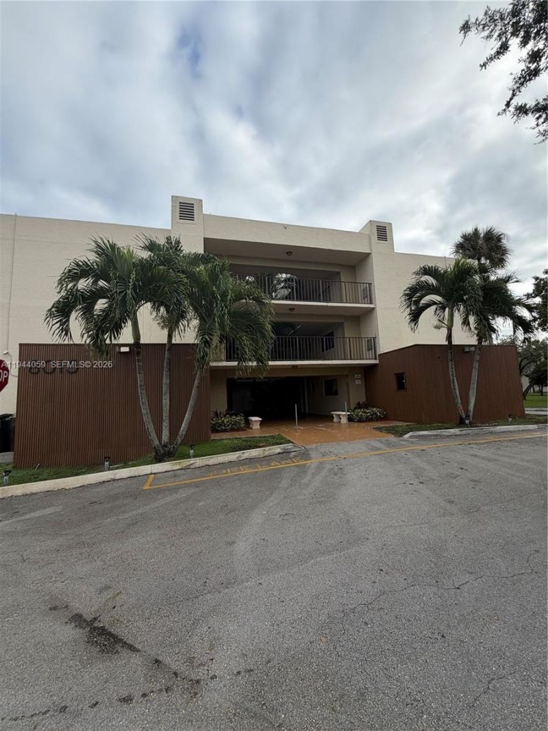 8015 SW 107th Ave, Unit 213, Miami, FL 33173 Photo