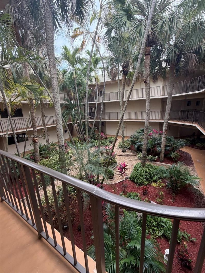 8015 SW 107th Ave, Unit 213, Miami, FL 33173 Photo