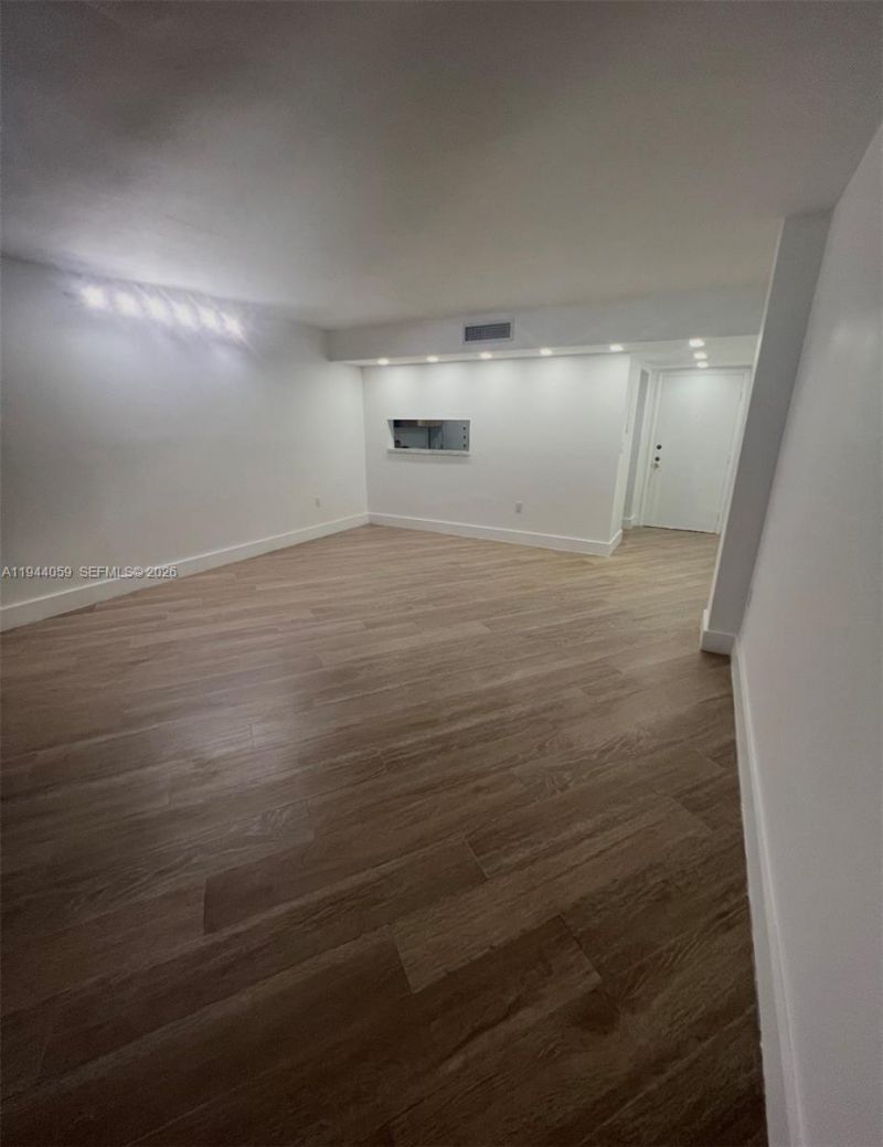 8015 SW 107th Ave, Unit 213, Miami, FL 33173 Photo