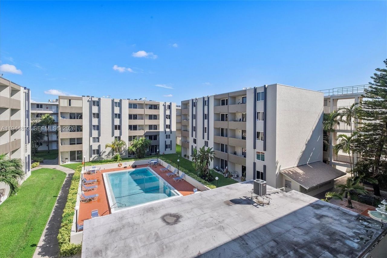 10090 NW 80th Ct, Unit 1540, Hialeah Gardens, FL 33016 Photo