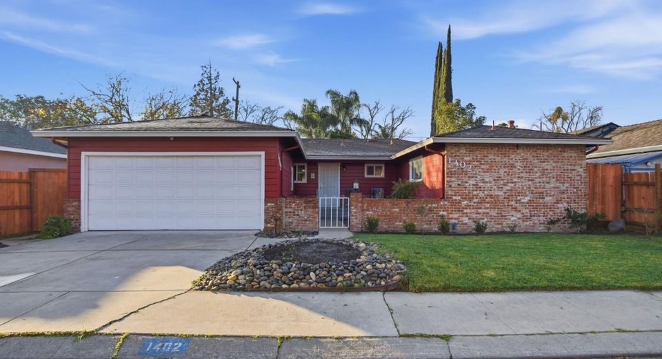 1402 W Orangeburg Ave, Modesto, CA 95350 Photo