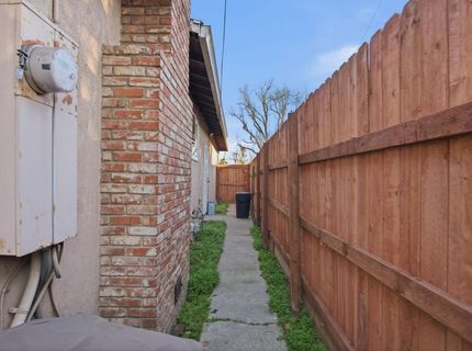 1402 W Orangeburg Ave, Modesto, CA 95350 Photo