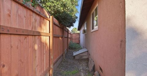 1402 W Orangeburg Ave, Modesto, CA 95350 Photo