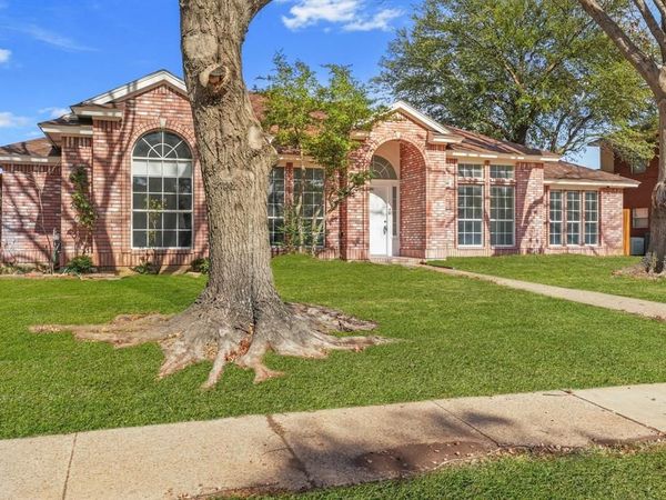 2912 Olympia Drive, Grand Prairie, TX 75052