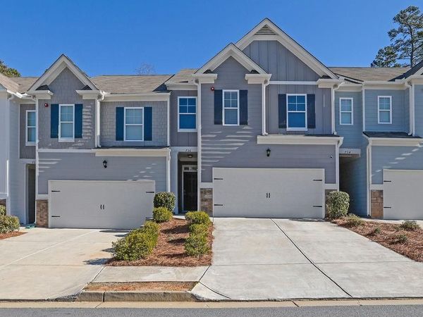 736 Woodstock Grove Drive, Woodstock, GA 30188