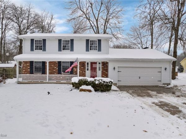 324 Greenbriar Drive, Cortland, OH 44410