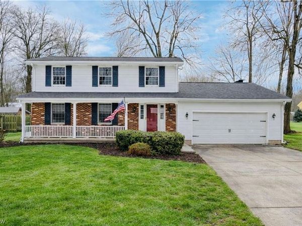 324 Greenbriar Drive, Cortland, OH 44410