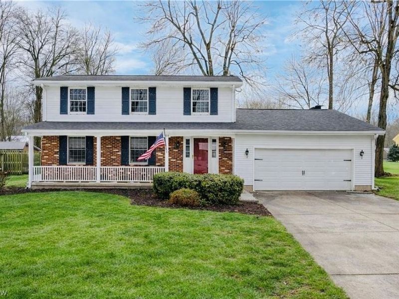 324 Greenbriar Drive, Cortland, OH 44410 Photo 1