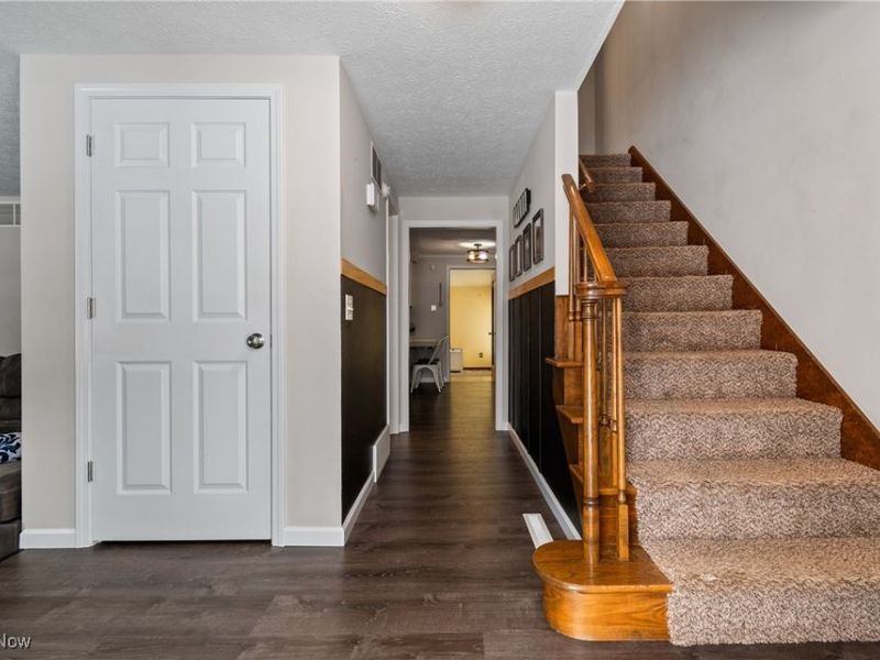 324 Greenbriar Drive, Cortland, OH 44410 Photo 17