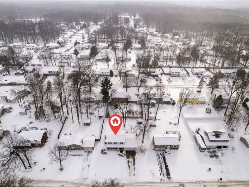 324 Greenbriar Drive, Cortland, OH 44410 Photo 2