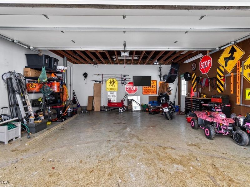 324 Greenbriar Drive, Cortland, OH 44410 Photo 27