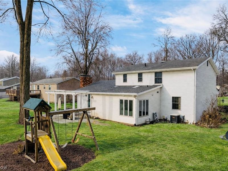 324 Greenbriar Drive, Cortland, OH 44410 Photo 27