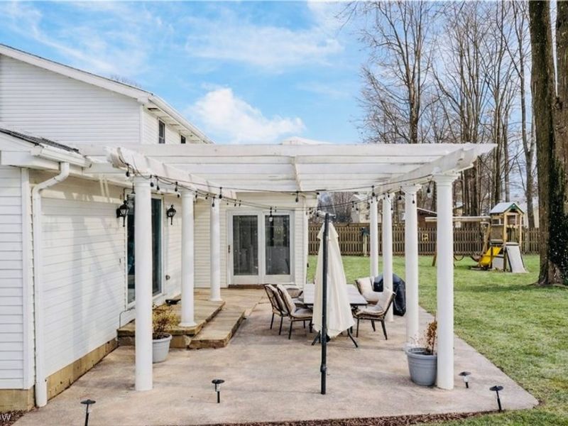 324 Greenbriar Drive, Cortland, OH 44410 Photo 29