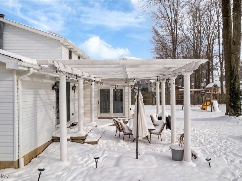 324 Greenbriar Drive, Cortland, OH 44410 Photo 30