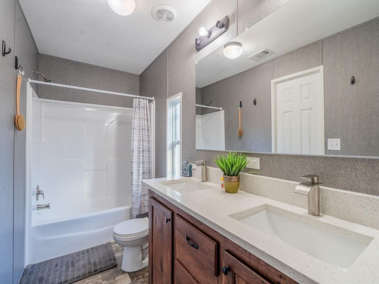 5600 NE Nfr 5, Silver Springs, FL 34488 Photo