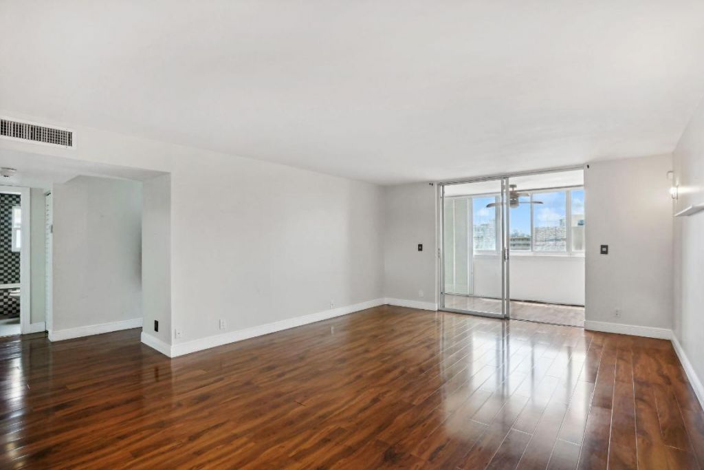 500 NE 12th Avenue, Unit 701, Hallandale Beach, FL 33009 Photo