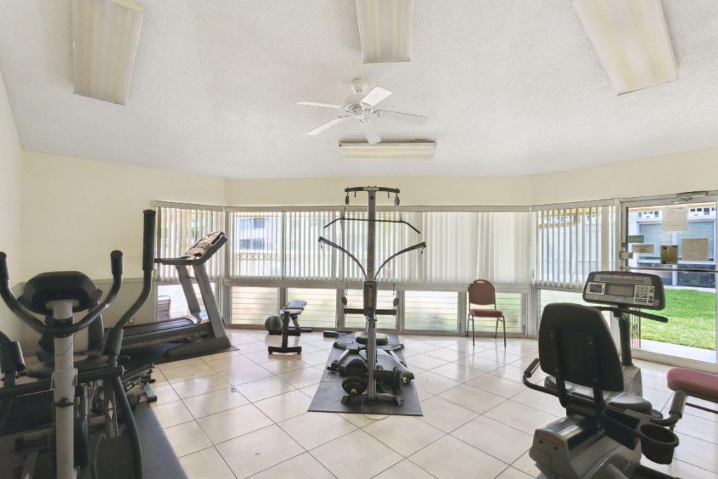 500 NE 12th Avenue, Unit 701, Hallandale Beach, FL 33009 Photo
