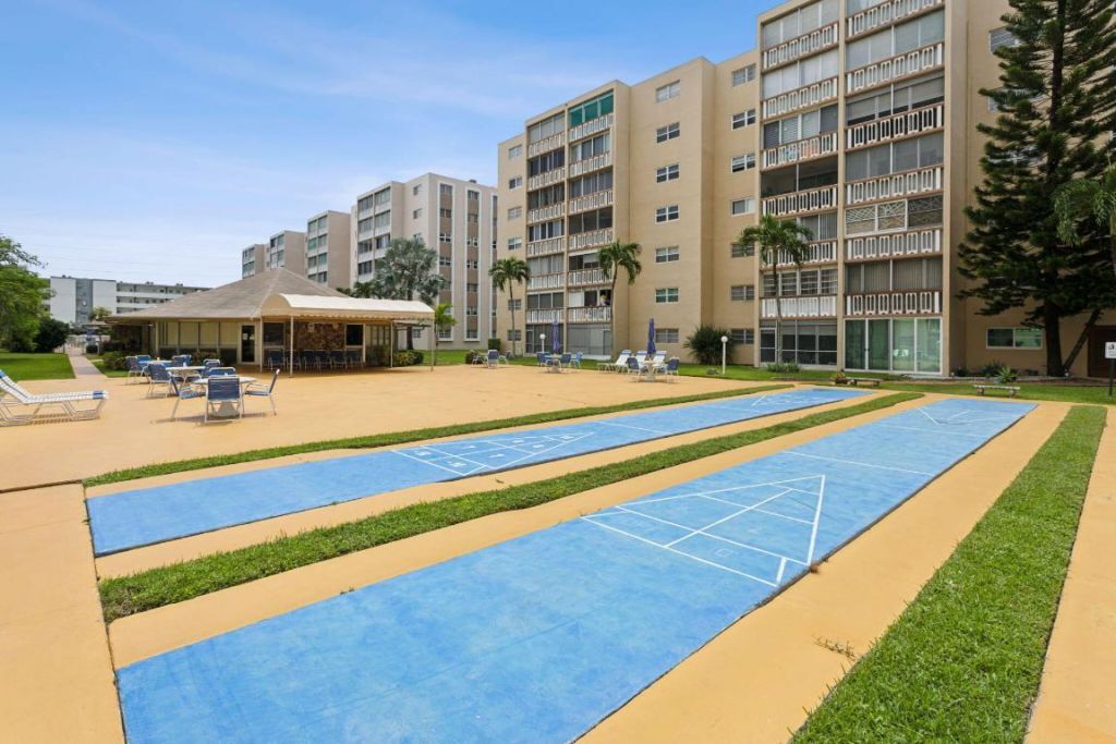 500 NE 12th Avenue, Unit 701, Hallandale Beach, FL 33009 Photo