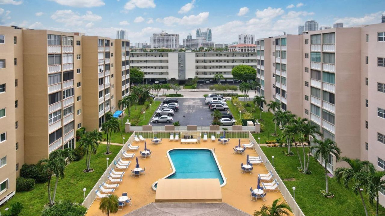 500 NE 12th Avenue, Unit 701, Hallandale Beach, FL 33009 Photo