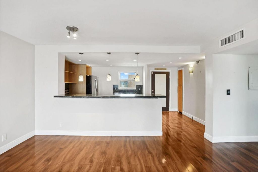 500 NE 12th Avenue, Unit 701, Hallandale Beach, FL 33009 Photo