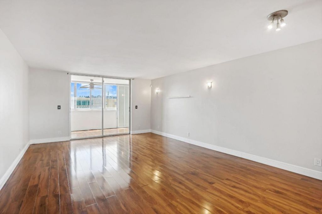 500 NE 12th Avenue, Unit 701, Hallandale Beach, FL 33009 Photo