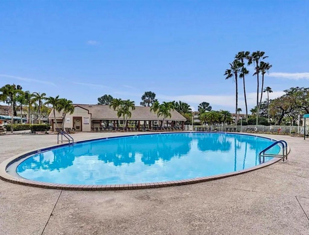 7302 S Devon Drive, Unit 307, Fort Lauderdale, FL 33321 Photo