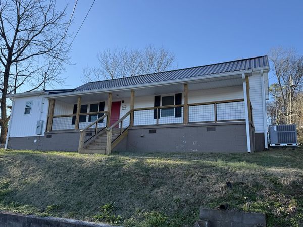 400 Collins Street , Loudon, TN 37774