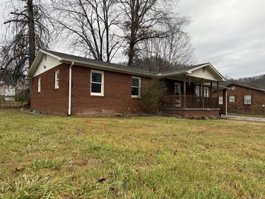 11 Short Street, Thelma, KY 41260