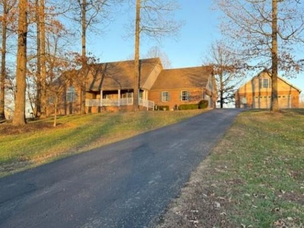 368 Stillwater Drive, Paris, TN 38242