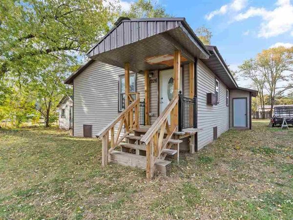 1206 Concord St., Fredonia, IA 52738