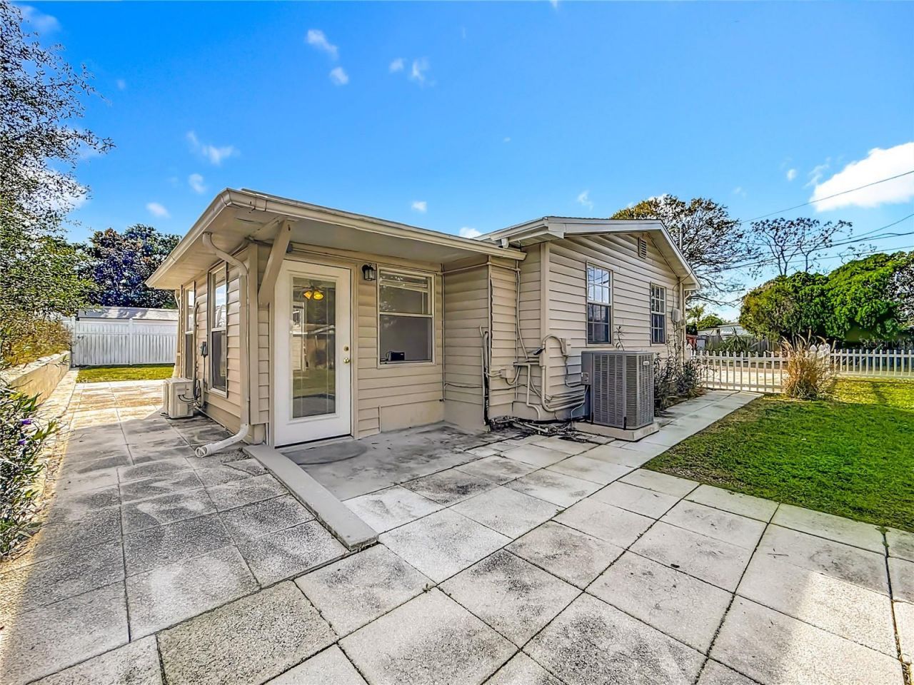 1125 Michigan Drive N, Dunedin, FL 34698 Photo