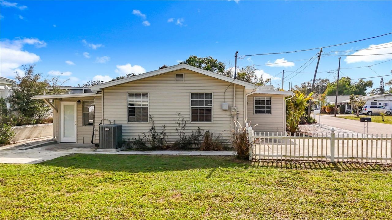 1125 Michigan Drive N, Dunedin, FL 34698 Photo